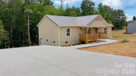 2033 Bailey Dr, Hickory, NC 28601