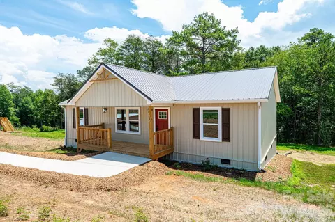 2033 Bailey Dr, Hickory, NC 28601