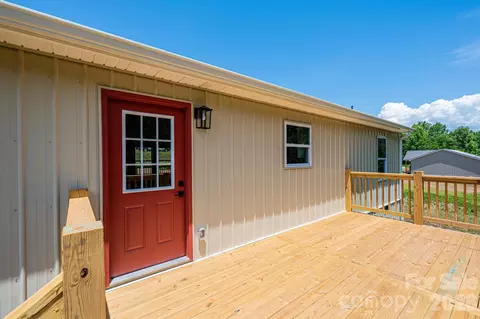 Exterior - 2033 Bailey Dr, Hickory, NC 28601 photo 2 of 3