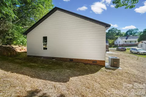 Exterior - 993 13th St, Lancaster, SC 29720 photo 4 of 4