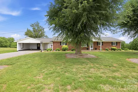 1913 Nebo Rd, Boonville, NC 27011