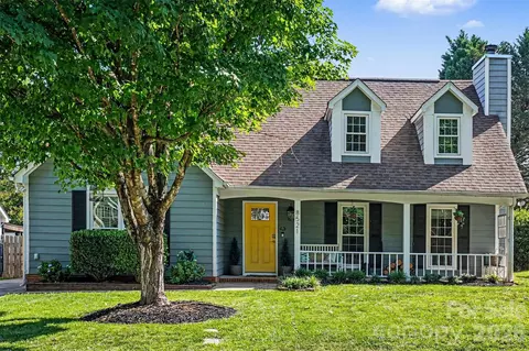 8521 Milton Morris Dr, Charlotte, NC 28227