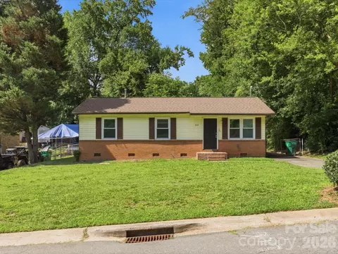 622 Dunbrook Ln, Charlotte, NC 28217