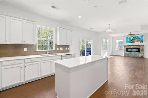 Kitchen - 1072 Willow Bend Dr, Fort Mill, SC 29708 photo 2 of 3