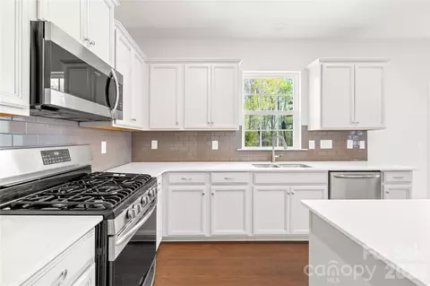 Kitchen - 1072 Willow Bend Dr, Fort Mill, SC 29708 photo 3 of 3