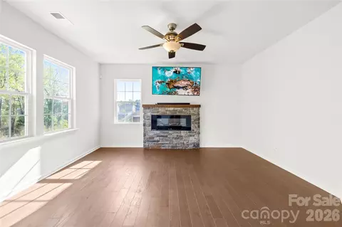 Living - 1072 Willow Bend Dr, Fort Mill, SC 29708 photo 2 of 5