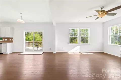 Living - 1072 Willow Bend Dr, Fort Mill, SC 29708 photo 4 of 5