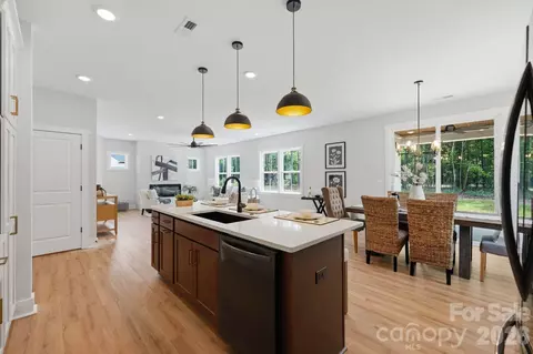Kitchen - 1029 Baylor Grove Rd, Monroe, NC 28112 photo 2 of 3