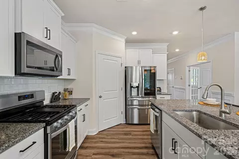 Kitchen - 4214 Millstream Rd, Denver, NC 28037 photo 2 of 3