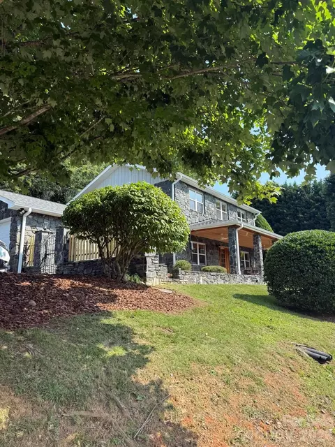 195 Oak Ln, Mars Hill, NC 28754