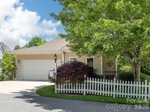 171 Ashefield Ct, Hendersonville, NC 28791