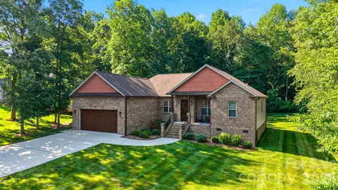 2630 36th Ne Ave NE, Hickory, NC 28601