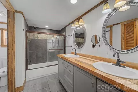 Bath - 1668 Buff Creek Rd, Sylva, NC 28779 photo 1 of 2