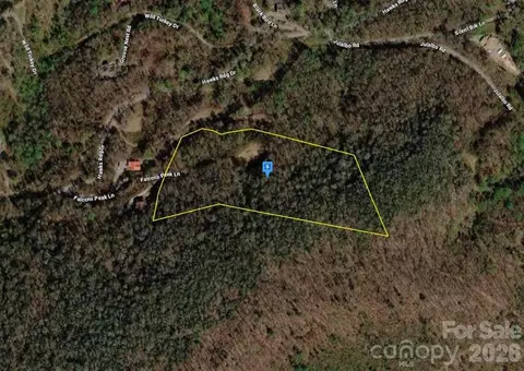 4 Falcons Peak Ln, Whittier, NC 28789