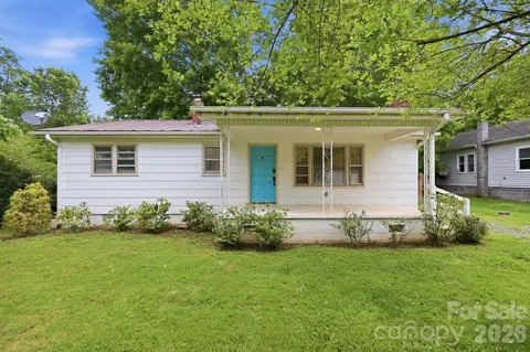 31 Edwards St, Waynesville, NC 28786