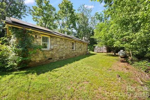 78 Green Oak Rd, Asheville, NC 28804