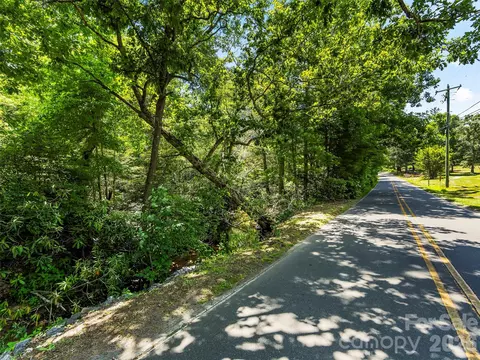 742 Hiawassee Ave, Black Mountain, NC 28711