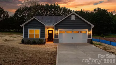 2817 17th Street Ne Ct NE, Hickory, NC 28601