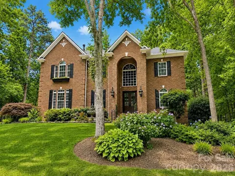 3529 Mountain Cove Dr, Charlotte, NC 28216
