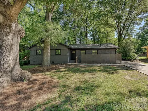 5623 Ruth Dr, Charlotte, NC 28215