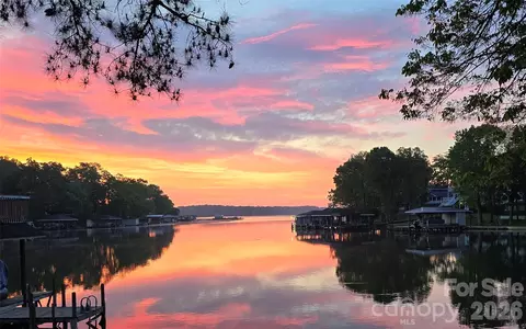 128 Curran Point Dr, Norwood, NC 28128
