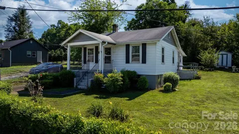 115 Brackett St, Morganton, NC 28655