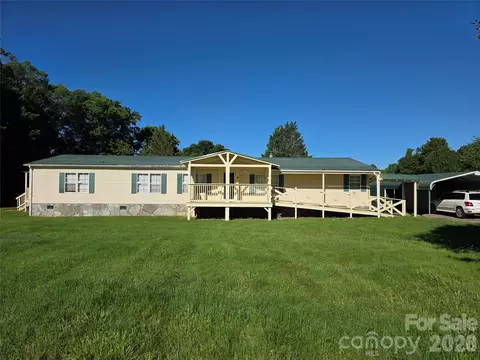 1395 Cape Hickory Rd, Hickory, NC 28601