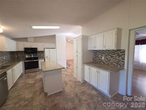 Kitchen - 1395 Cape Hickory Rd, Hickory, NC 28601 photo 2 of 2