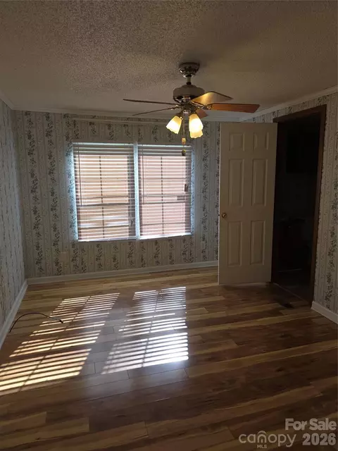 Bedroom - 1395 Cape Hickory Rd, Hickory, NC 28601 photo 2 of 3