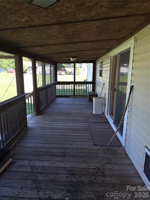 Exterior - 1395 Cape Hickory Rd, Hickory, NC 28601 photo 4 of 5