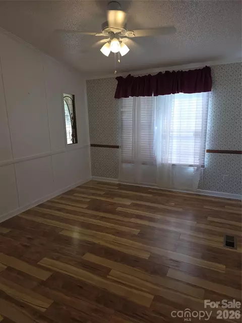 Bedroom - 1395 Cape Hickory Rd, Hickory, NC 28601 photo 1 of 3