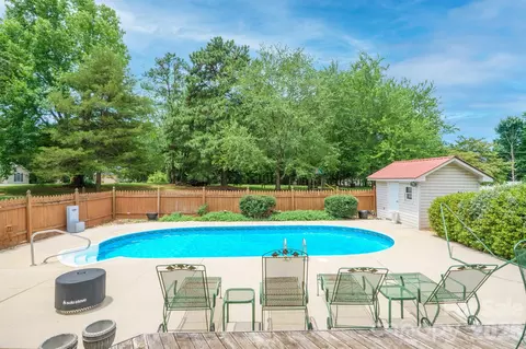 201 Wellington Dr, Lincolnton, NC 28092