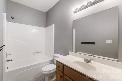 Bath - 690 Stacy Hill Rd, Marion, NC 28752 photo 2 of 2