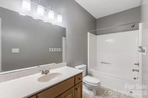 Bath - 690 Stacy Hill Rd, Marion, NC 28752 photo 1 of 2