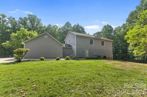 Exterior - 690 Stacy Hill Rd, Marion, NC 28752 photo 2 of 3