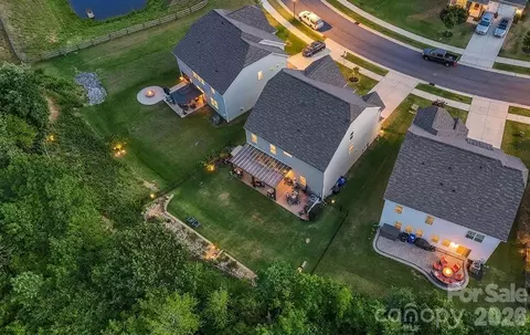 386 Kennerly Center Dr, Mooresville, NC 28115