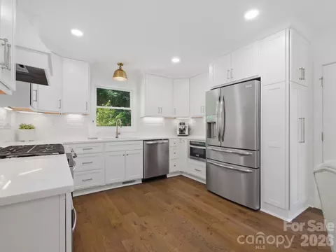 6819 Woodstock Dr, Charlotte, NC 28210
