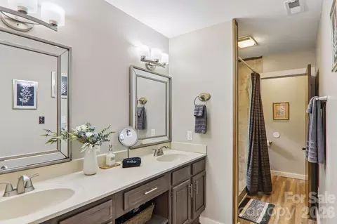 Bath - 125 Nugget Ln, Sylva, NC 28779 photo 2 of 4