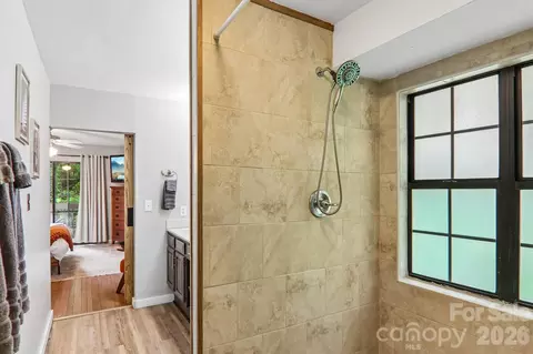 Bath - 125 Nugget Ln, Sylva, NC 28779 photo 3 of 4