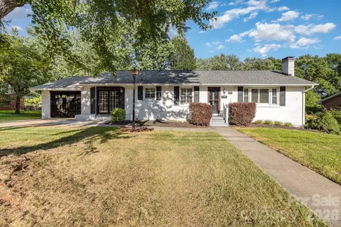 1355 Leheigh Ct, Winston Salem, NC 27103