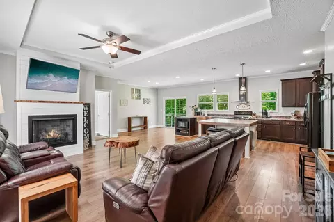 51 Hermit Springs Trl, Hendersonville, NC 28739
