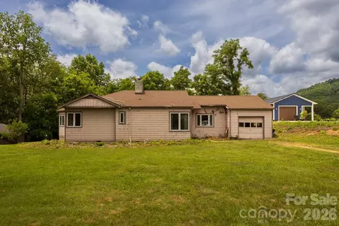 115 Church St, Burnsville, NC 28714