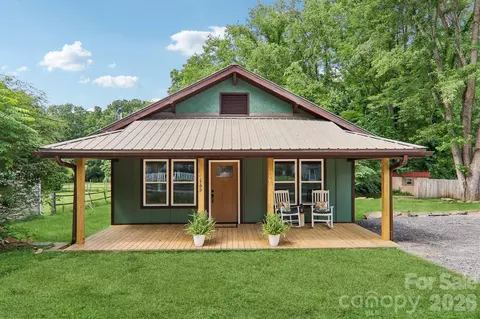 169 East St, Waynesville, NC 28786