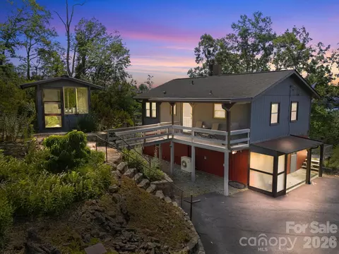 854 Ox Creek Crest Ln, Weaverville, NC 28787