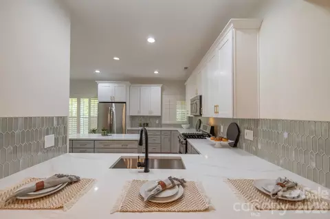 9323 Bonnie Briar Cir, Charlotte, NC 28277