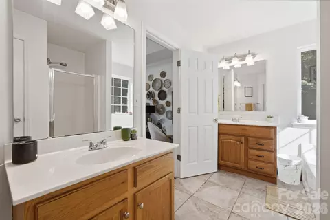 Bath - 470 Fox Ridge Ct, Stanley, NC 28164 photo 2 of 3