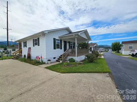 68 Strollers Ln, Waynesville, NC 28786