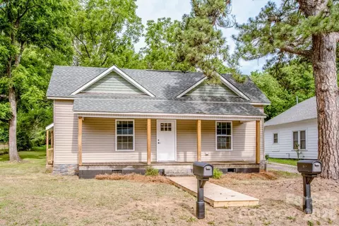 421 N Oakland Ave, Statesville, NC 28677