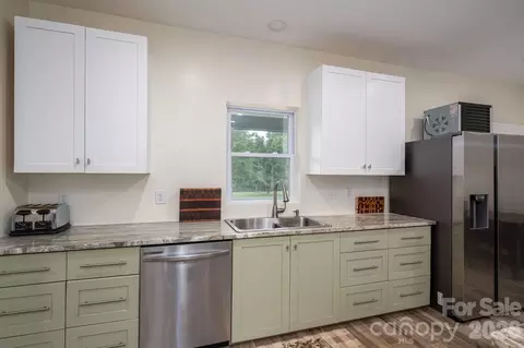 Kitchen - 3103 Richview Dr, Crouse, NC 28033 photo 3 of 4