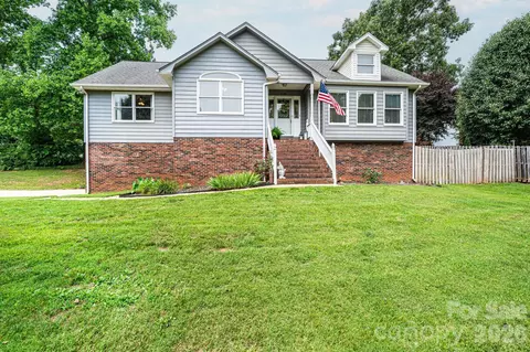 4158 Arrowhead Ne Dr NE, Hickory, NC 28601